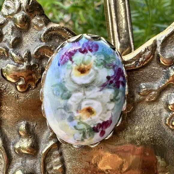 VTG Earrings 3/4" Clips‎ Porcelain Oval Shape Flowers Gold Tone Victorian Style - Picture 4 of 7